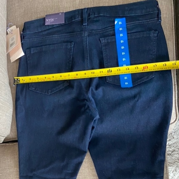 BNWT NYDJ “Ami skinny” Jeans (selling on NYDJ site for 99USD). inseam 29 inches - Picture 3 of 3